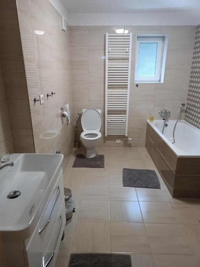 Apartmany Vila Juraj เตรนชิอาสกี เตปลิตเซ ภายนอก รูปภาพ